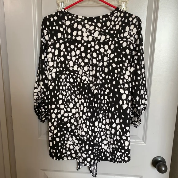 Women's VERVE Blouse Black/White Print Tie-Front Size M #0015 - Picture 3 of 5